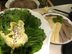 -左庭右院鲜牛肉火锅(浦江欢乐颂店)