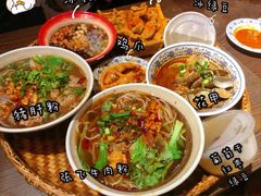 -爆炸头阿姨小四川正宗川味小吃(无任何分店)
