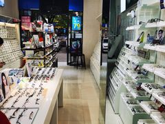 -诺柯视眼镜-蔡司依视路官方工厂店(淞南一店)