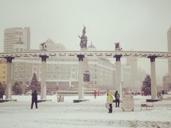 2014初雪-人民防洪胜利纪念塔