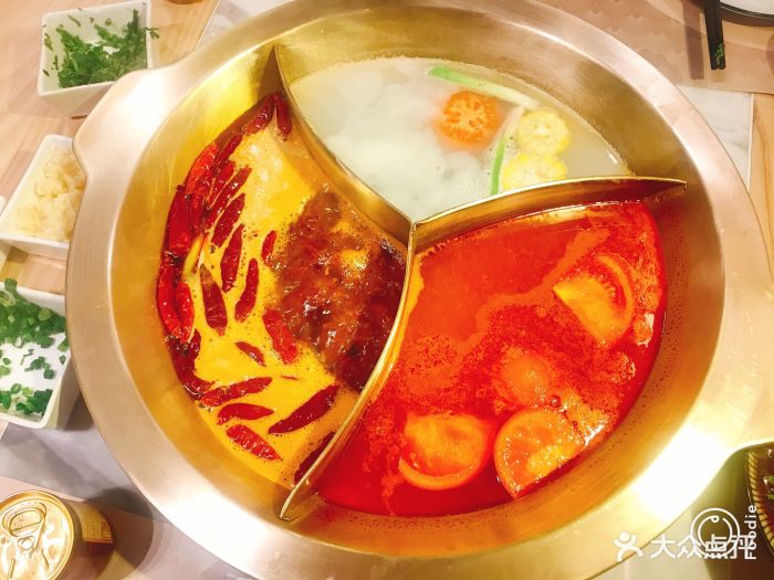 锦外·火锅小馆三色锅底图片