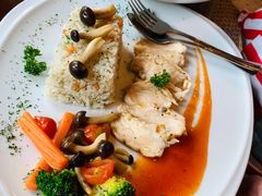 鸡肉蘑菇炒饭-Chom Cafe and Restaurant