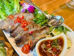 -Chom Cafe and Restaurant