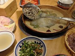 -洱火云南酸菜牛肉火锅(石景山当代商城店)