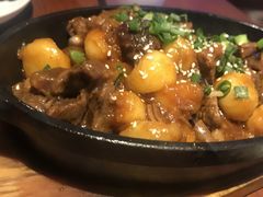 铁板小土豆烧牛肉-川人百味(万达店)