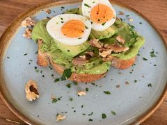 牛油果煮蛋吐司-RAC BAR(安福路店)