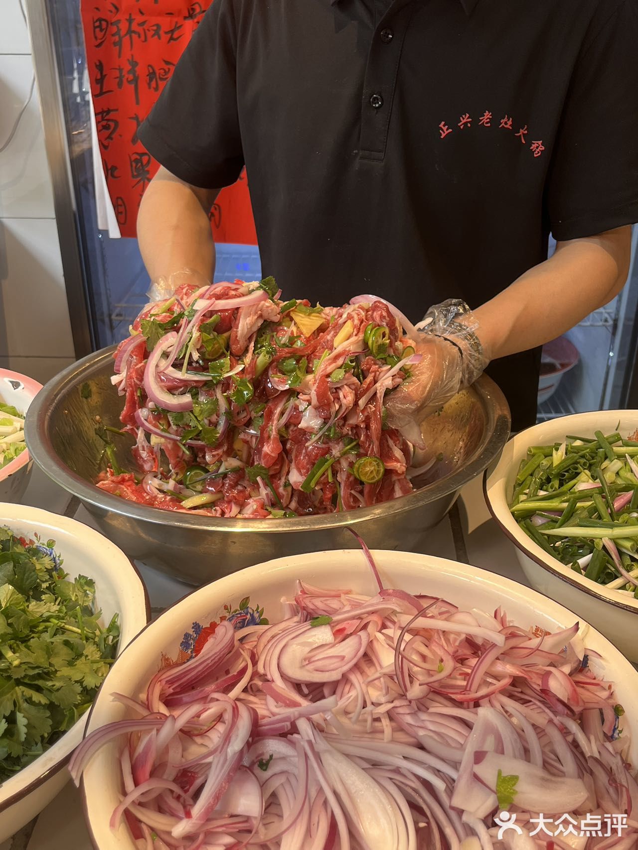 夏天来时代天街一定要冲这家火锅！鲜拌牛肉+冰镇水果捞