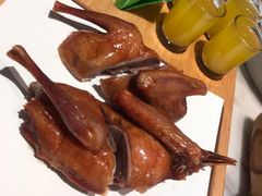 红烧乳鸽-汤城小厨•粤菜•靓汤(西直门凯德MALL店)