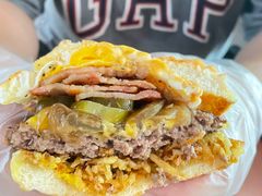 双蛋指椒牛肉汉堡-魏斯理汉堡(西安沣东吾悦店)