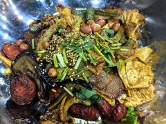 -愉肴麻辣香锅(中山路店)