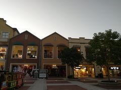 -王府井奥莱临潼小镇(临潼店)