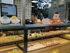 面包甜点陈列柜-鲍师傅糕点(江苏路店)