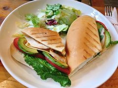 牛油果鸡肉帕尼尼-高乐雅咖啡(宜山路店)