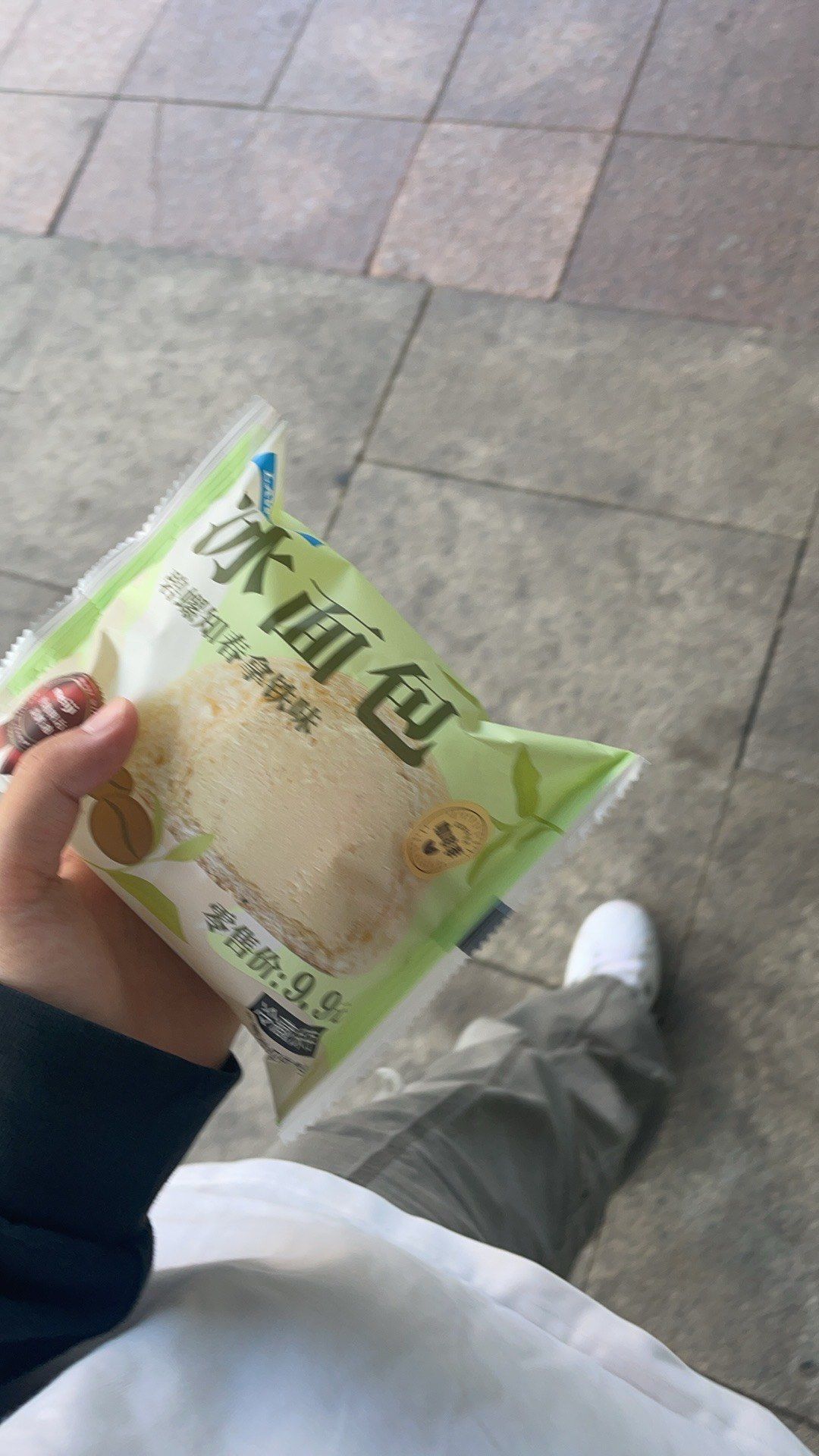 0元玩转这座城罗森的冰面包真的好吃,冰激凌的内