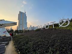 -UNI UNI(环亚凯瑟琳店)