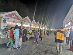 -布尔津河堤夜市