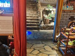 -老牌坊云南鱼豆花火锅(爱建店)