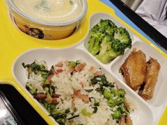 -老娘舅餐厅(黄龙体育中心店)