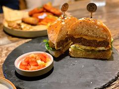 -HIGH FIVE哈福手工汉堡(桂林路店)