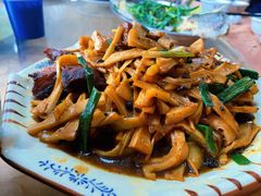 笋干焖土猪肉-幽优农庄·森波拉特色本地农家菜