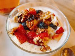 野莓核桃蜂蜜希腊酸奶-The Rug Cafe(王府中环店)