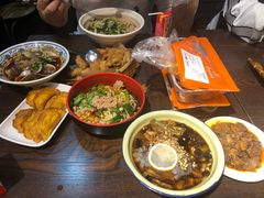 -爆炸头阿姨小四川正宗川味小吃(无任何分店)