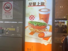 -麦当劳(上海虹桥站30B检票口楼上)