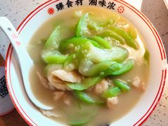 丝瓜烩鱼腐-臻湘·精致湖南菜·零预制