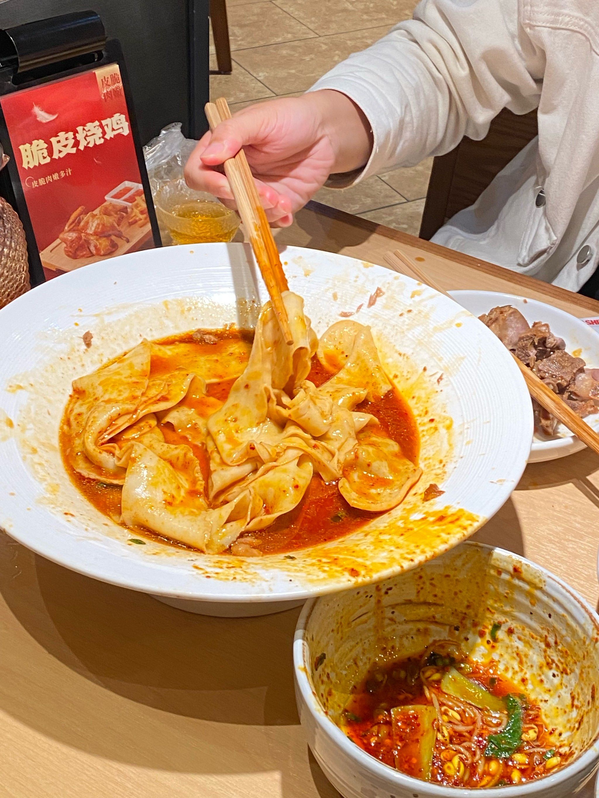 这个面它又长又宽，这个面它又长又宽的英文