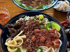 -丽虹云南过桥米线(兴工街店)