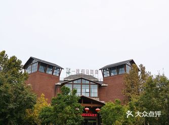 公司团建的地方,场地全包了,还包了别墅