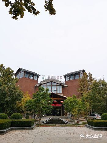 公司团建的地方,场地全包了,还包了别墅