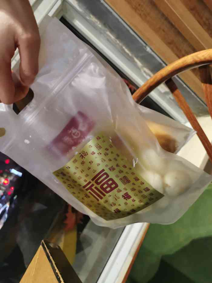 百香林西点(二七万达店)-"[糖果]地址:万达金街南口边上,特别好找.