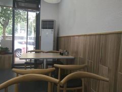 靠窗位-隆盛园火勺馄饨面(省医院店)