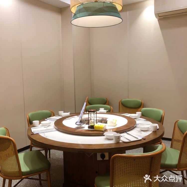 《去有风的地方》同款菌子宴，菌汤喝出颅内高潮