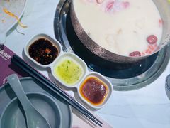 -洪氏嗨捞·广东猪肚鸡·椰子鸡火锅(西咸万象城店)
