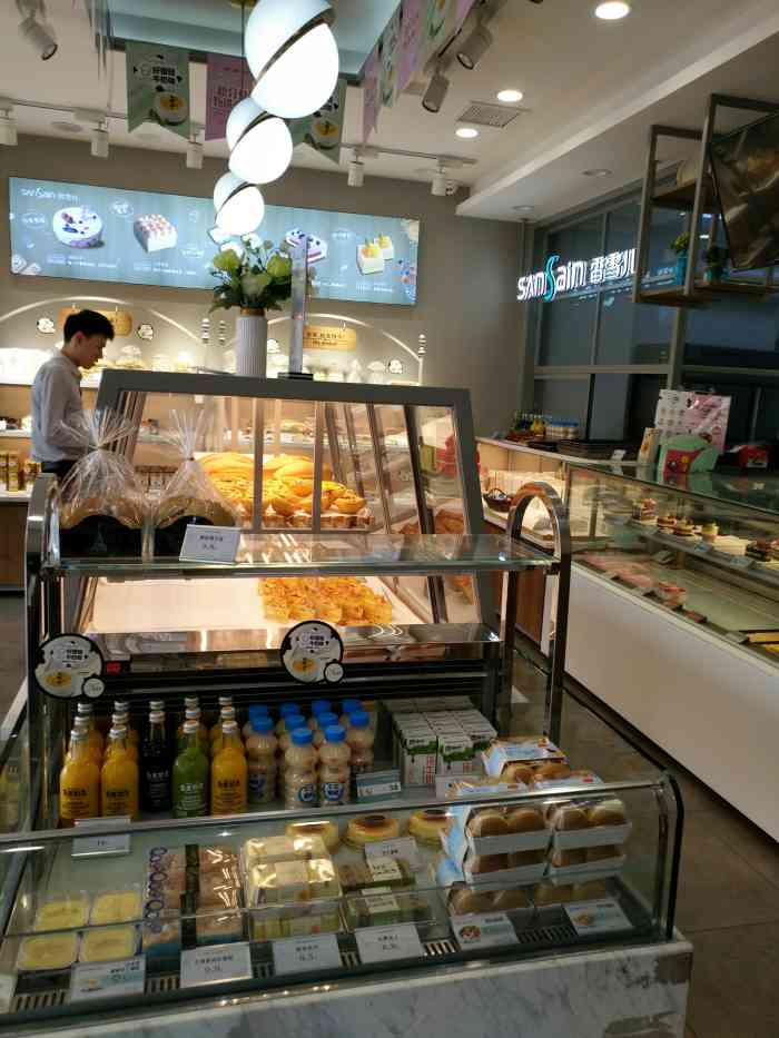 香雪儿(郑东新区店)-"今天是大早上去的,很多面包都在新鲜制作中.