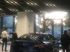 -TESLA 特斯拉(上海太古汇体验店)