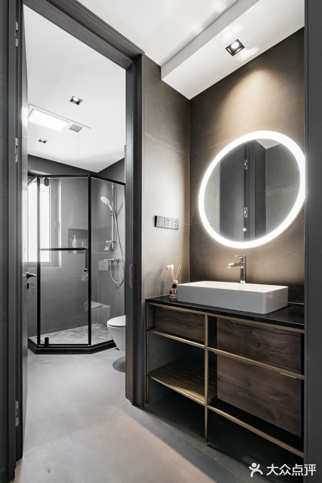 160㎡顶层复式大平层，自带阁楼天窗，晚上看星星去！