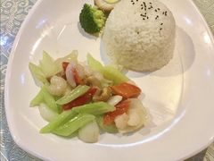 西芹虾仁饭-屋里家延边朝鲜族冷面(梅林3店)