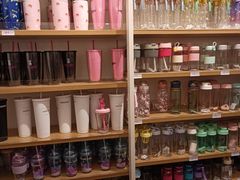 -名创优品(北京新中关购物中心地铁层店)