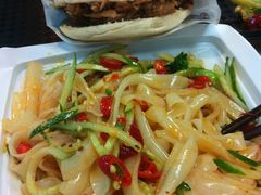 秘制凉皮超级辣~~~肉夹馍不好吃~-魏家凉皮(曼哈顿店)