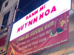 -Bánh Mì Huynh Hoa