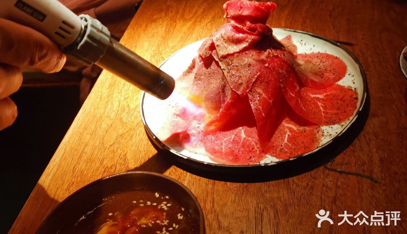 周末太火爆，根本都没有位置。装修很日系风，环境不错