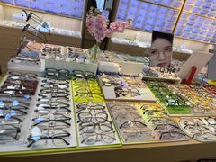 -天空之镜眼镜店蔡司依视路配镜授权零售店(望京颐堤港店)
