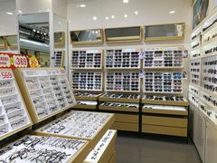 -美式眼镜·授权蔡司.依视路.尼康.豪雅.明月(人民广场店)