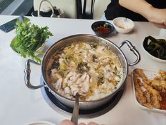 -德林酸菜鱼火锅(南丹店)