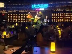 -啤客走廊