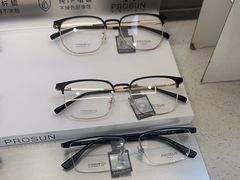 -视野联行眼镜•蔡司•依视路(温江店)