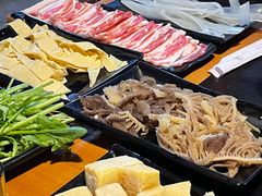 -果松木炭酸菜铜火锅·外婆参鸡汤